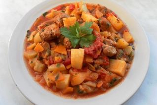 Мясное рагу с овощами из свинины