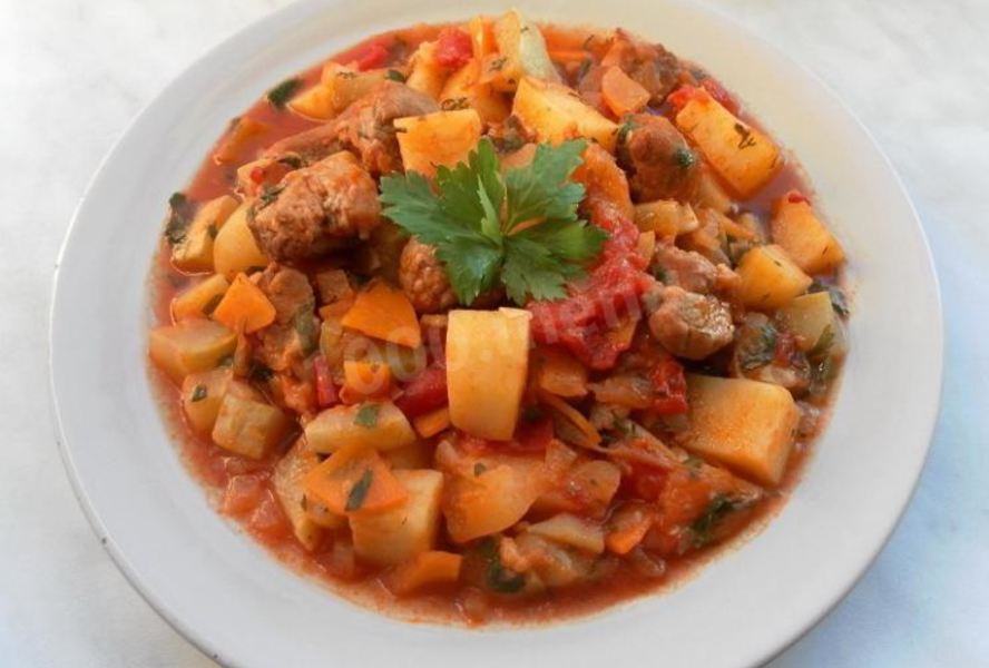 Мясное рагу с овощами из свинины