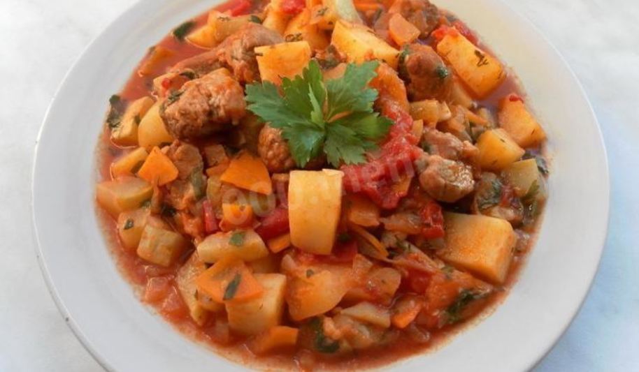 Рецепт мясного рагу с овощами из свинины