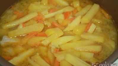 осеннее рагу с картофелем, свининой и кинзой в мультиварке