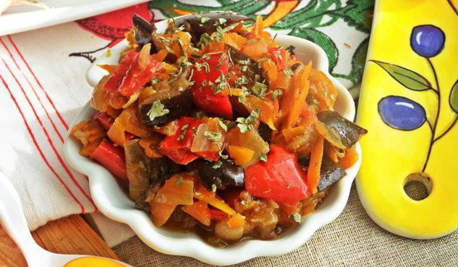 Рецепт овощного рагу на основе запеченных баклажанов и перцев