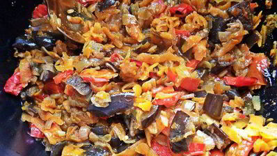 овощное рагу на основе запеченных баклажанов и перцев