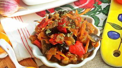 овощное рагу на основе запеченных баклажанов и перцев