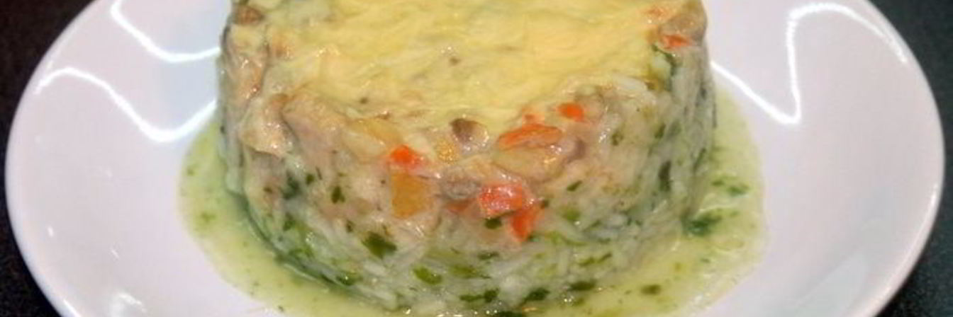 Овощное рагу с айвой на рисово-шпинатной подушке