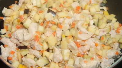 овощное рагу с айвой на рисово-шпинатной подушке