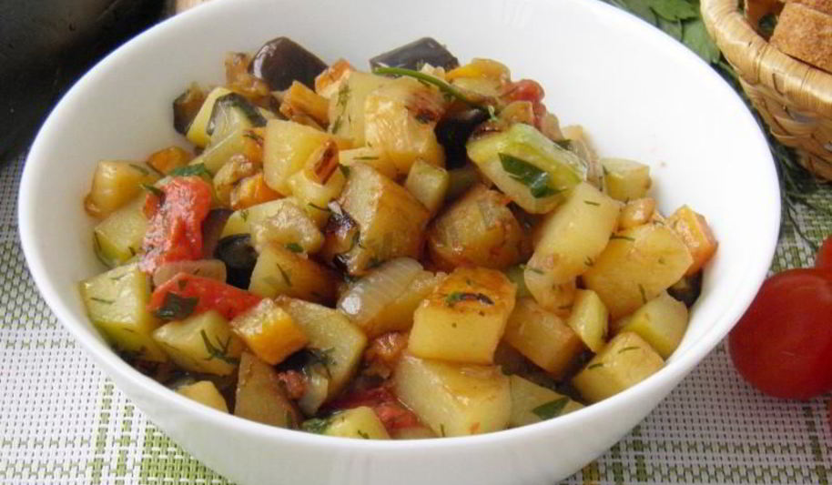Рецепт овощного рагу с кабачками, баклажанами и картофелем