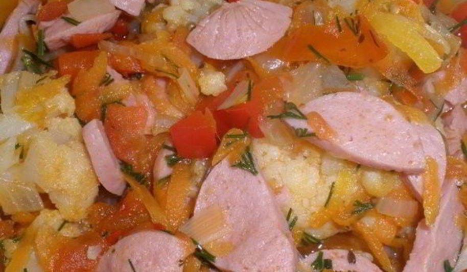 Рецепт овощного рагу с сосисками