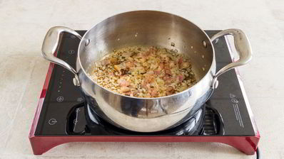 рагу из капусты с картофелем и мясными остатками