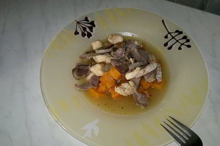 Рагу из острой тыквы с желудками и грудкой