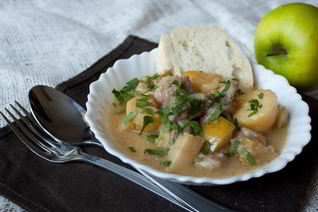 Рагу из свинины с яблоками