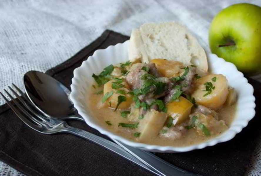 Рагу из свинины с яблоками