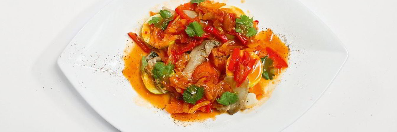 Рагу из тыквы с вешенками и соусом лечо