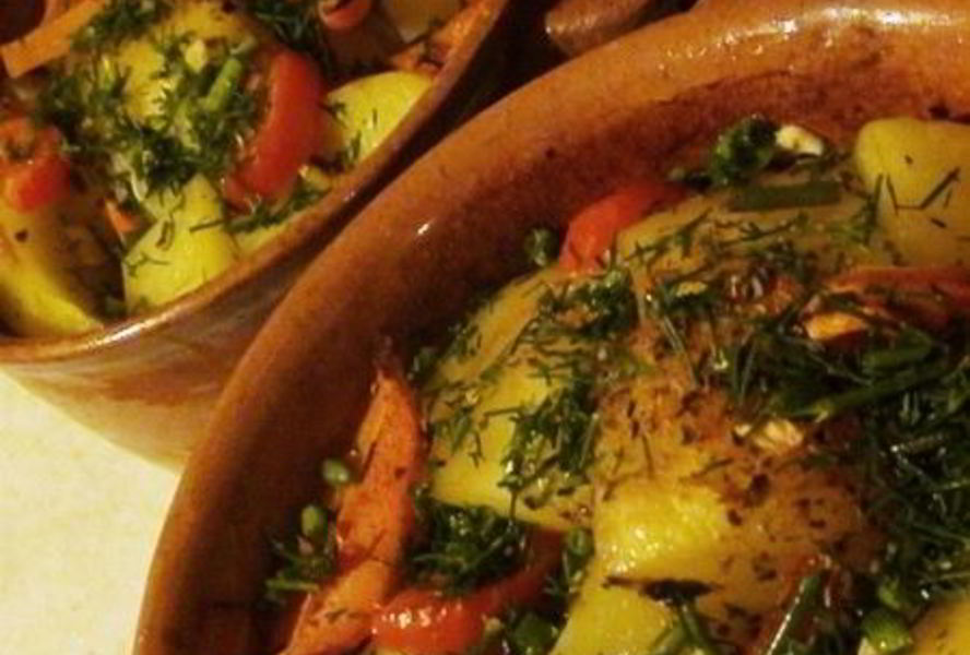 Рагу с курицей и овощами в горшочке