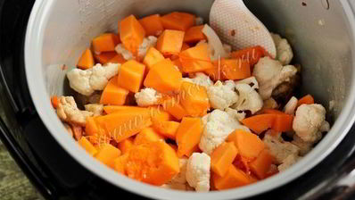рагу с курицей, тыквой и цветной капустой в мультиварке