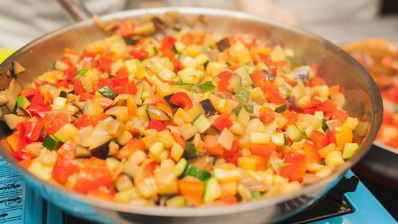 яркий рататуй с семгой