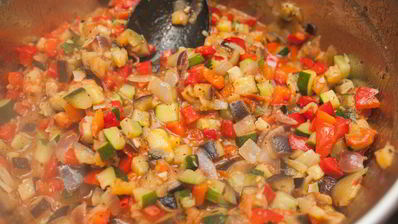 яркий рататуй с семгой