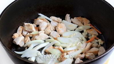 рисовая лапша с курицей и морковью