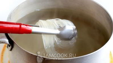 рисовая лапша с курицей и морковью