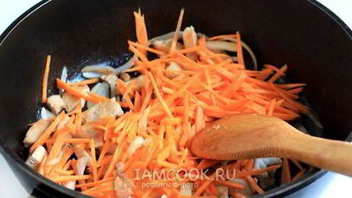 рисовая лапша с курицей и морковью