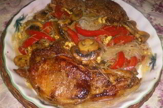 Рисовая лапша с овощами и мясом