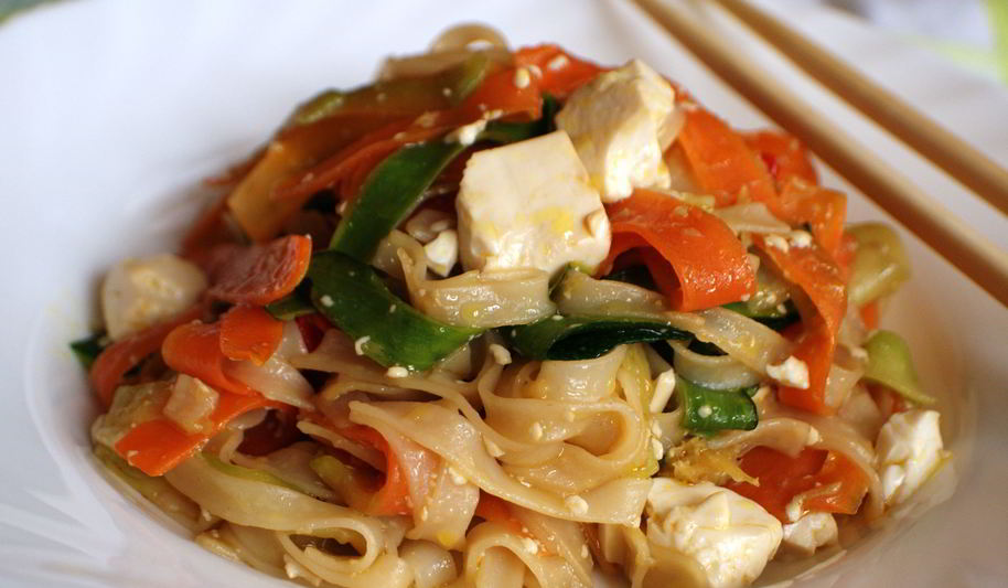 Рецепт рисовой лапши с тофу и овощами