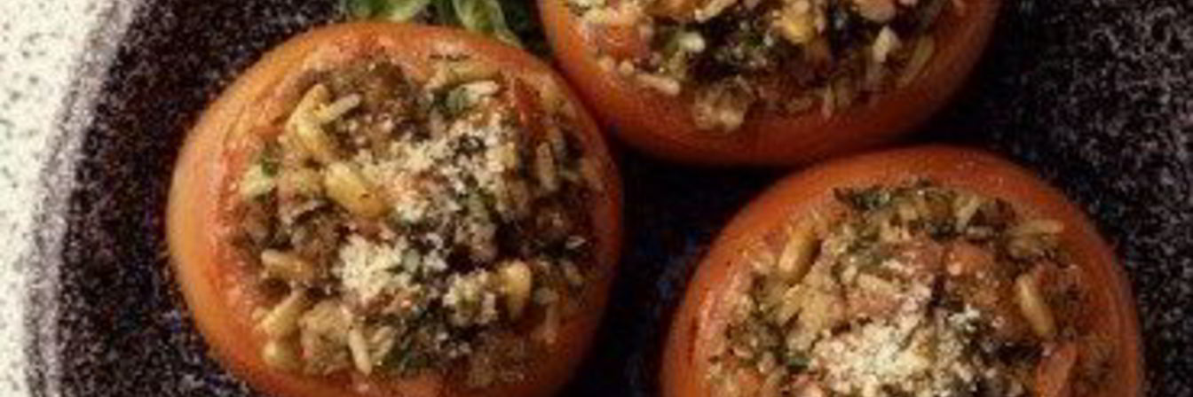 Итальянские, фаршированные ризотто помидоры с шафраном и базиликом