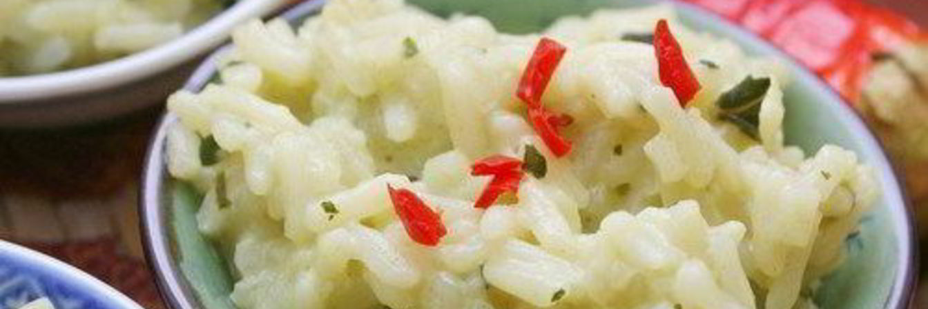 Летнее ризотто с зеленью, фетой и кабачками