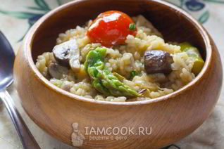 Постное ризотто со спаржей и шампиньонами