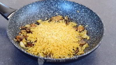 ризотто из пасты орзо с грибами и горошком