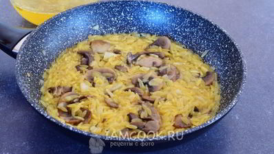 ризотто из пасты орзо с грибами и горошком