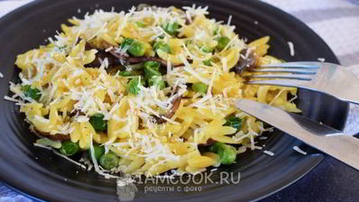 ризотто из пасты орзо с грибами и горошком