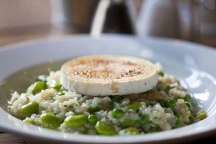 Ризотто из весенних овощей с козьим сыром