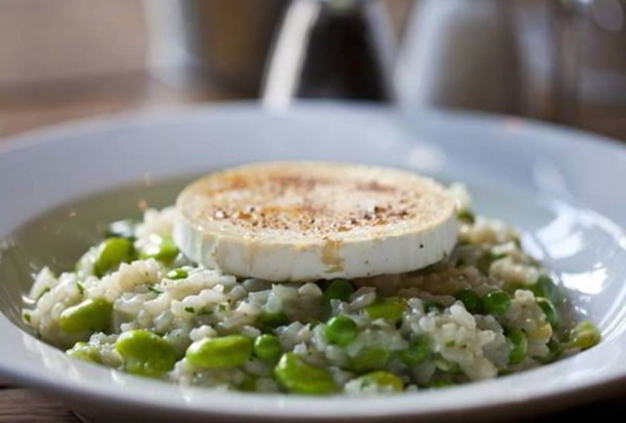 Ризотто из весенних овощей с козьим сыром