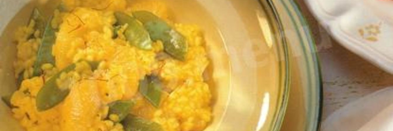 Ризотто с апельсинами, сахарным горошком и шафраном
