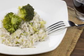 Ризотто с брокколи, орехами и сыром