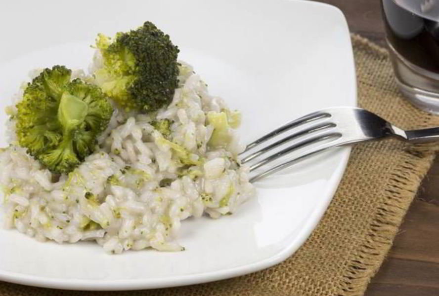 Ризотто с брокколи, орехами и сыром