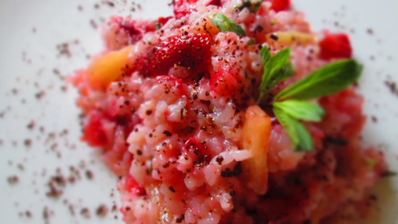 ризотто с клубникой и ананасами