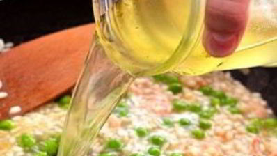 ризотто с креветками и горошком