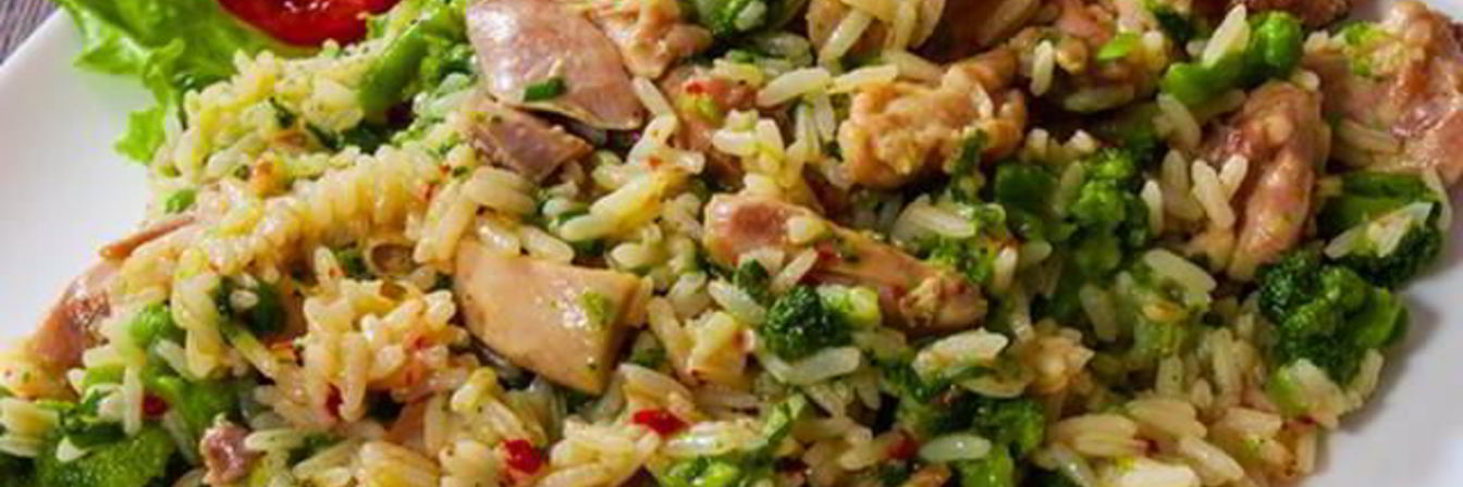 Ризотто с курицей, грибами и брокколи