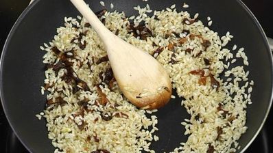 ризотто с морепродуктами и белыми грибами