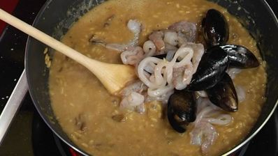 ризотто с морепродуктами и белыми грибами