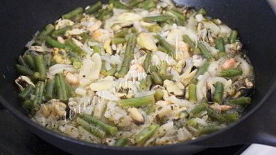 ризотто с морепродуктами и стручковой фасолью