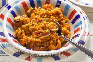 Ризотто с морепродуктами в томатном соусе