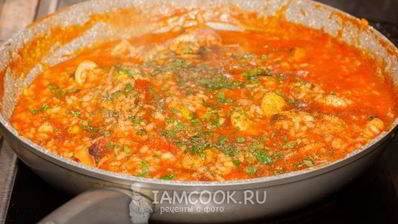 ризотто с морепродуктами в томатном соусе