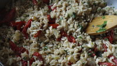 ризотто с петрушкой и вялеными помидорами