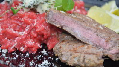 ризотто со свеклой и стейками