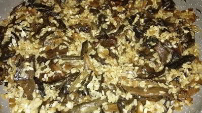 розовое ризотто с белыми грибами