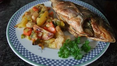 дорада в духовке запеченная с картофелем и овощами