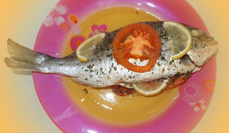 Рецепт дорады запеченной с помидором, лимоном и зеленью