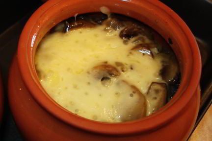 Фаршированные кальмары в горшочке